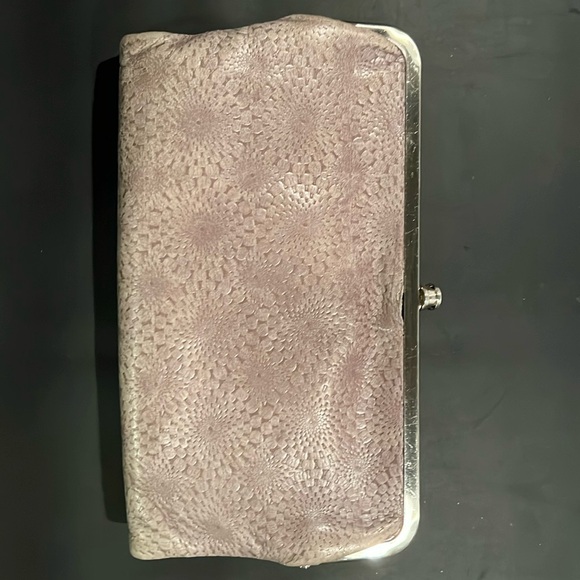 hobo lauren leather bifold clutch wallet Embossed gray/taupe. - Picture 1 of 16
